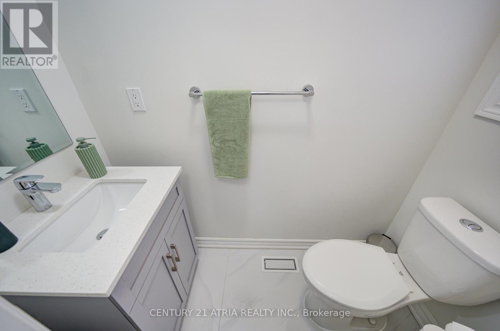 102 Woodroof Crescent, Aurora, Ontario  L4G 7H3 - Photo 24 - N12782414