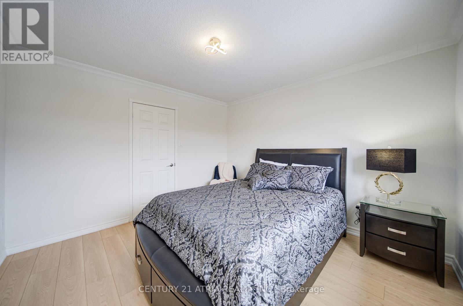 102 Woodroof Crescent, Aurora, Ontario  L4G 7H3 - Photo 29 - N12782414