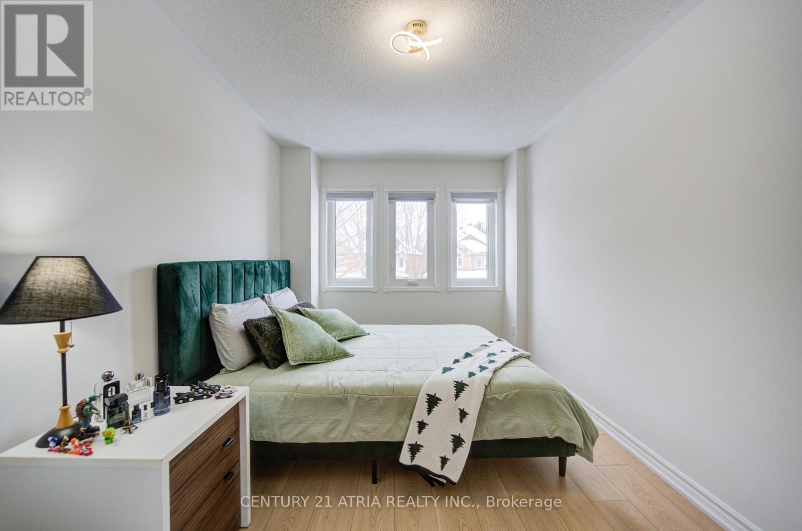 102 Woodroof Crescent, Aurora, Ontario  L4G 7H3 - Photo 35 - N12782414