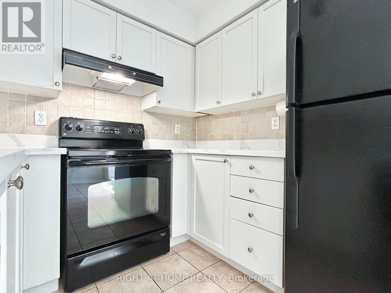 310 - 11 Oneida Crescent, Richmond Hill, Ontario  L4B 0A1 - Photo 14 - N12782560