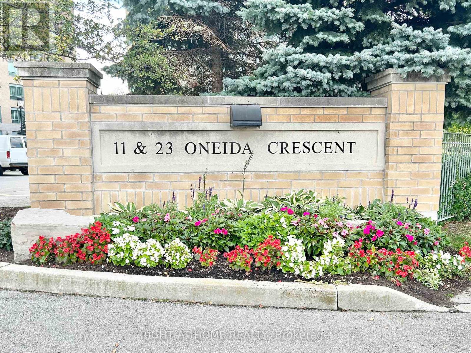 310 - 11 Oneida Crescent, Richmond Hill, Ontario  L4B 0A1 - Photo 3 - N12782560