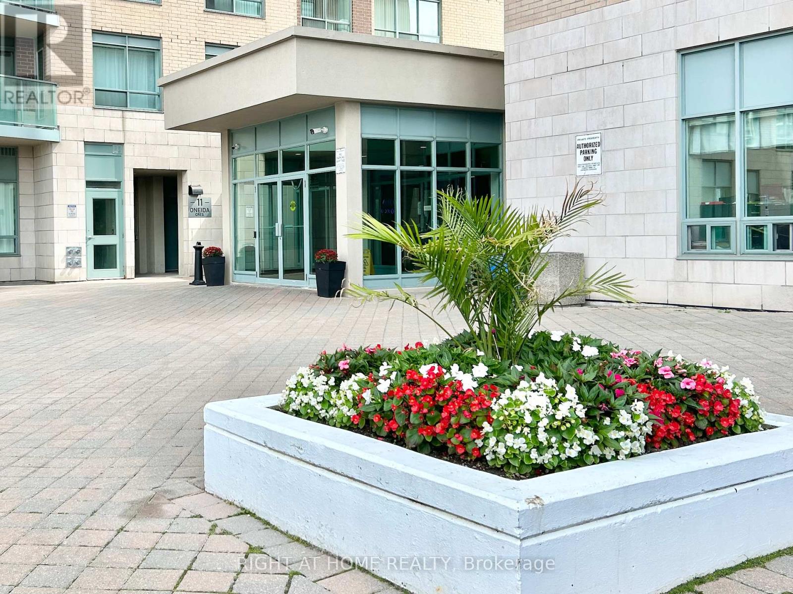 310 - 11 Oneida Crescent, Richmond Hill, Ontario  L4B 0A1 - Photo 4 - N12782560