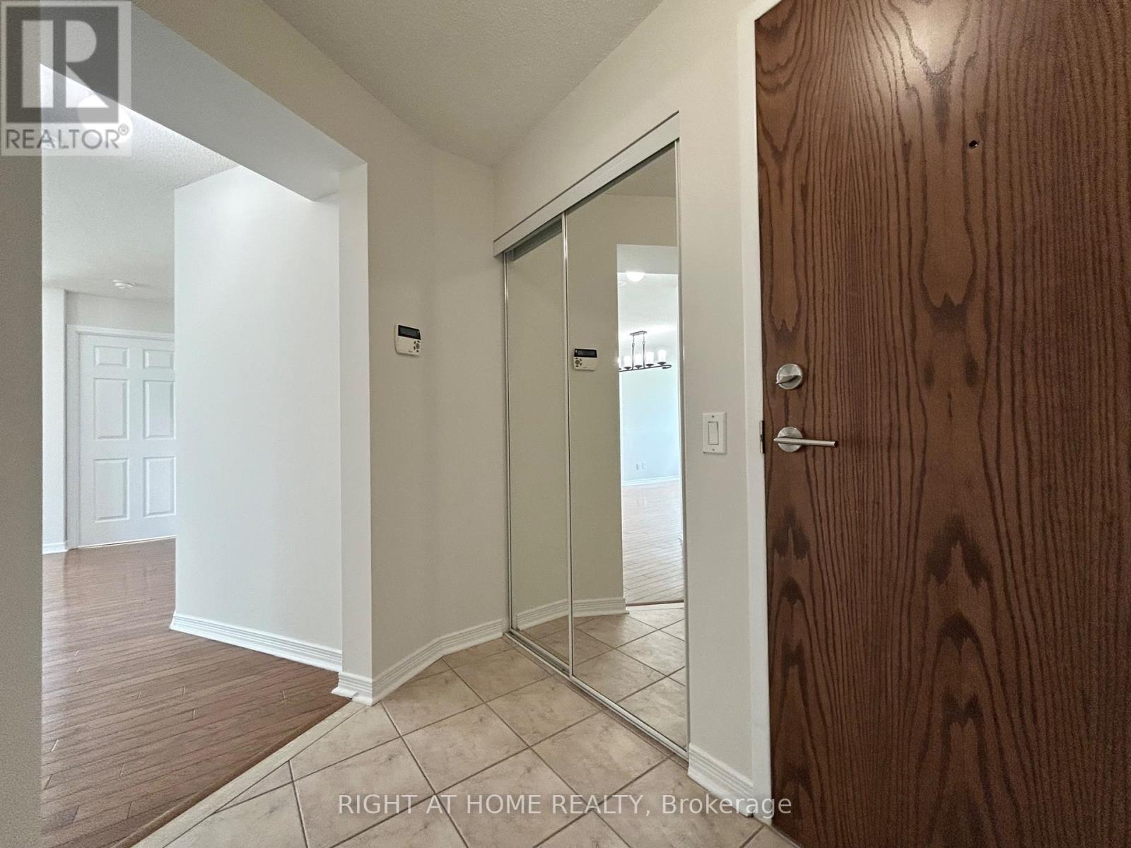 310 - 11 Oneida Crescent, Richmond Hill, Ontario  L4B 0A1 - Photo 5 - N12782560