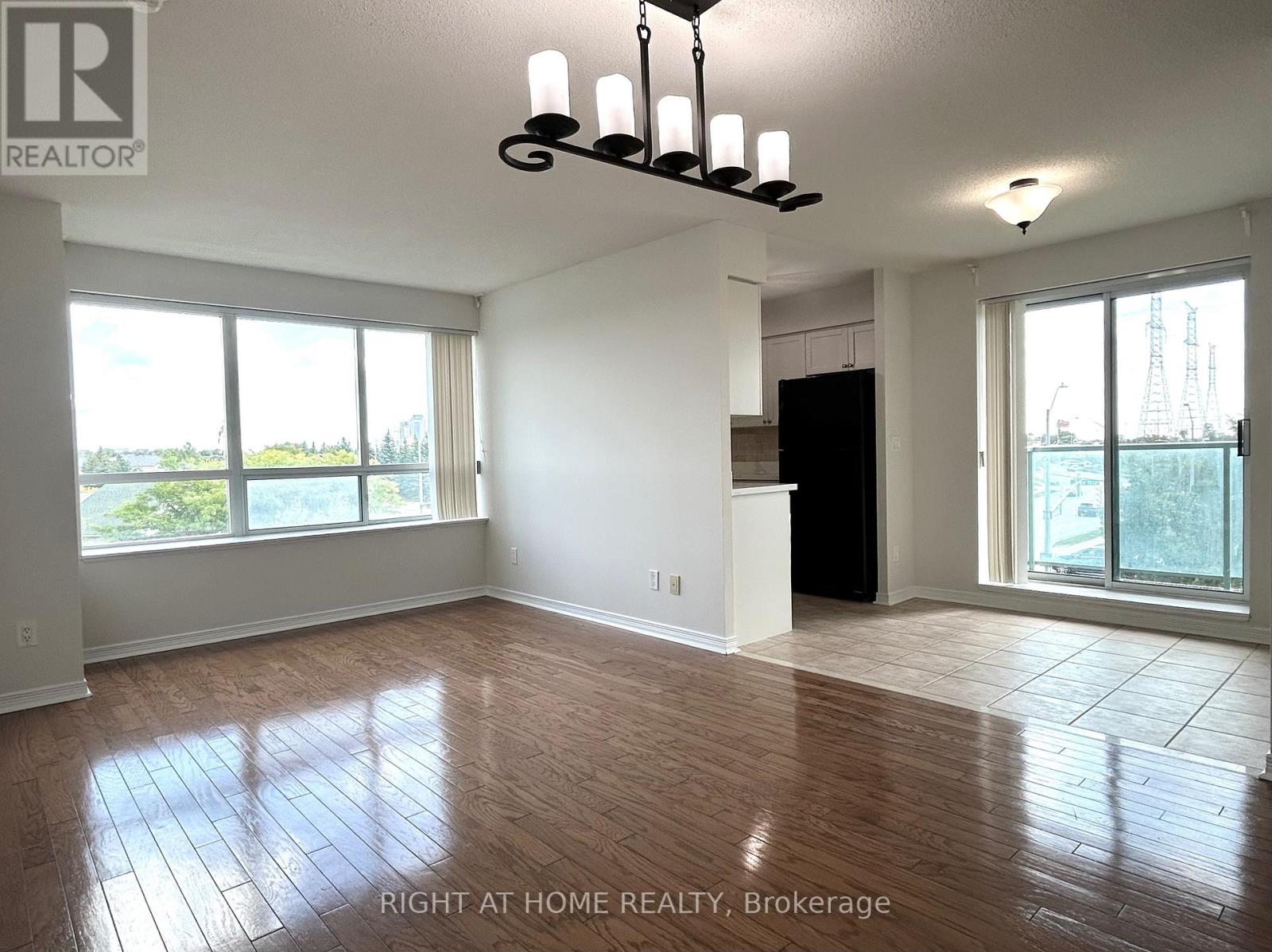 310 - 11 Oneida Crescent, Richmond Hill, Ontario  L4B 0A1 - Photo 6 - N12782560