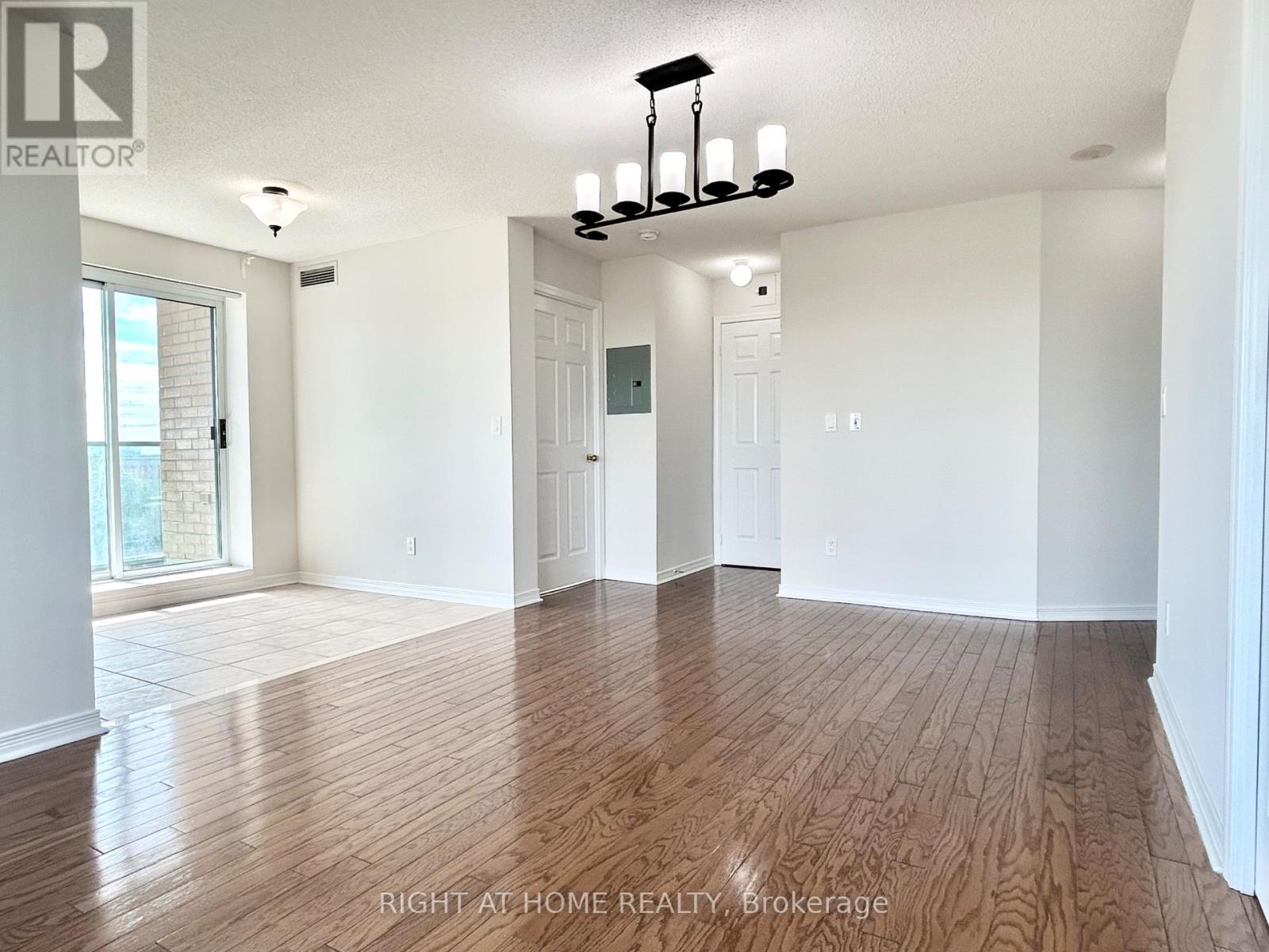 310 - 11 Oneida Crescent, Richmond Hill, Ontario  L4B 0A1 - Photo 9 - N12782560