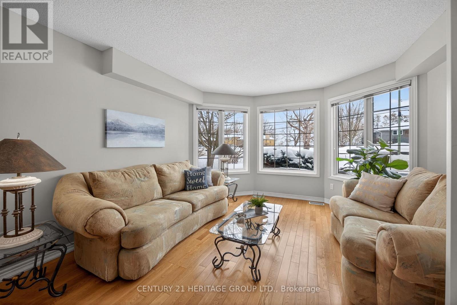 306 Simcoe Road W, Bradford West Gwillimbury (Bradford), Ontario  L3Z 1Y9 - Photo 3 - N12782702