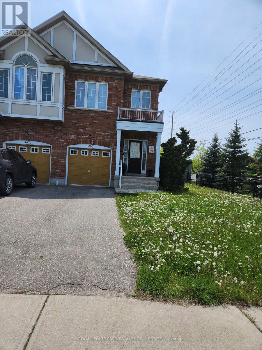 Upper - 680 Courtney Valley Road, Mississauga, Ontario  L5V 0C2 - Photo 2 - W12782422