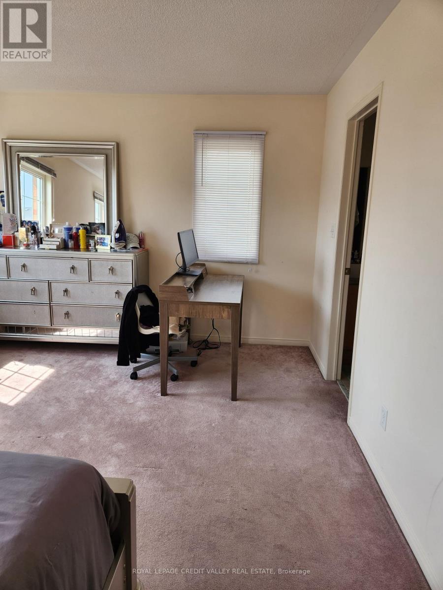 Upper - 680 Courtney Valley Road, Mississauga, Ontario  L5V 0C2 - Photo 20 - W12782422