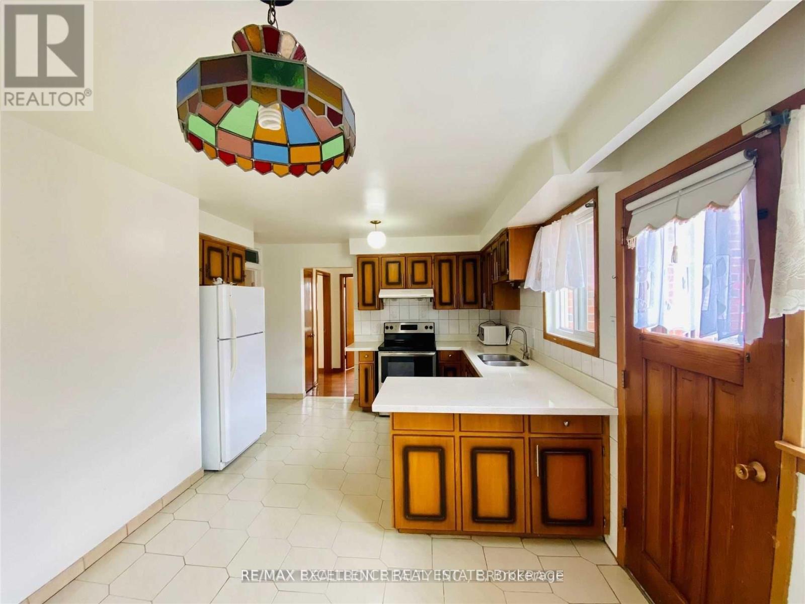 30 Elana (Room) Drive, Toronto, Ontario  M3N 2C2 - Photo 2 - W12782488