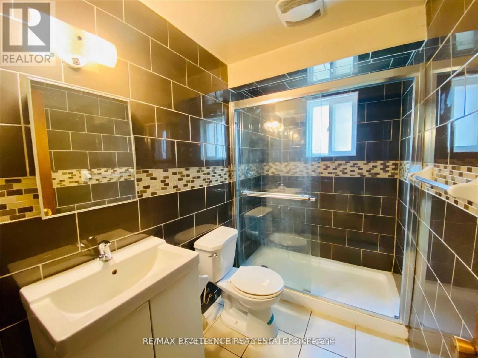 30 Elana (Room) Drive, Toronto, Ontario  M3N 2C2 - Photo 3 - W12782488