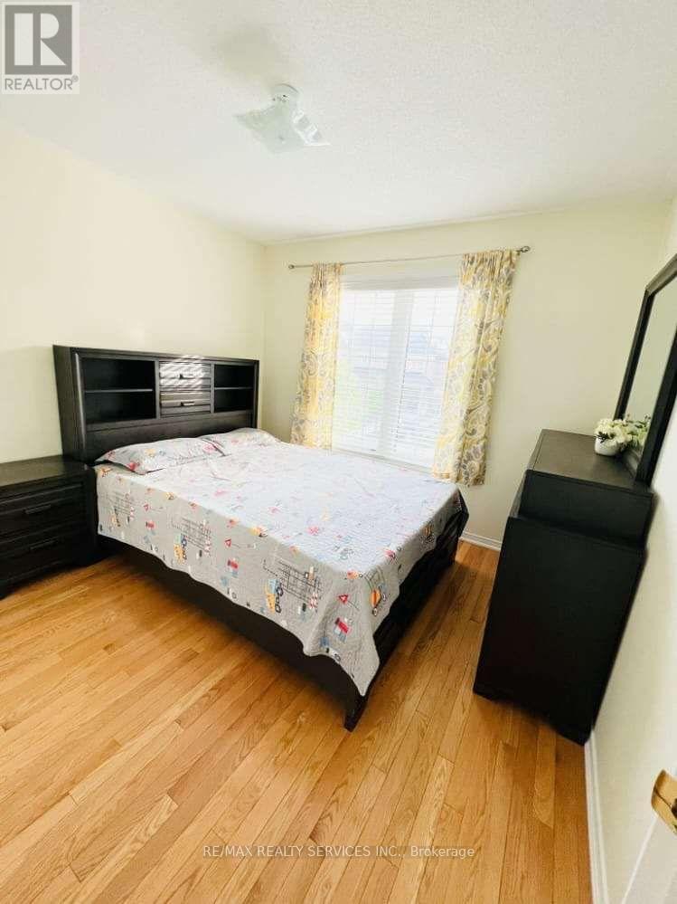 19 Sussexvale Drive, Brampton (Sandringham-Wellington), Ontario  L6R 3S1 - Photo 15 - W12782520