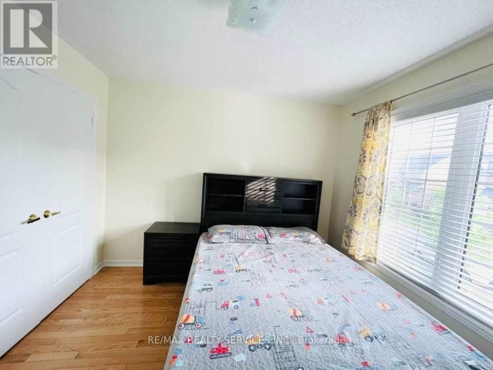 19 Sussexvale Drive, Brampton (Sandringham-Wellington), Ontario  L6R 3S1 - Photo 16 - W12782520