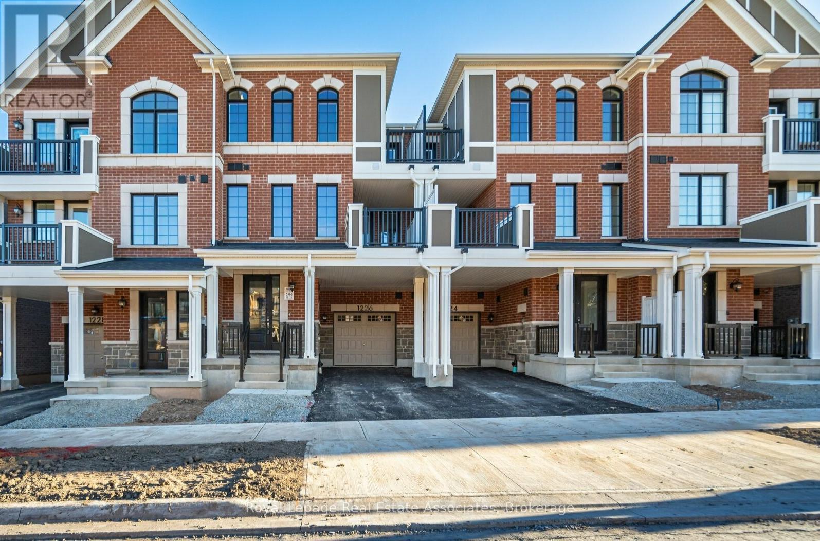 1226 Granary Street, Oakville, Ontario  L6H 7Y4 - Photo 1 - W12782550