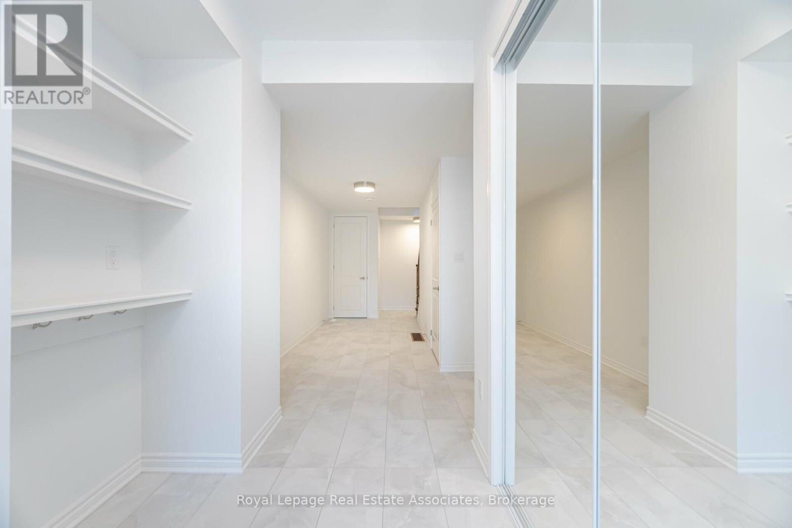 1226 Granary Street, Oakville, Ontario  L6H 7Y4 - Photo 4 - W12782550