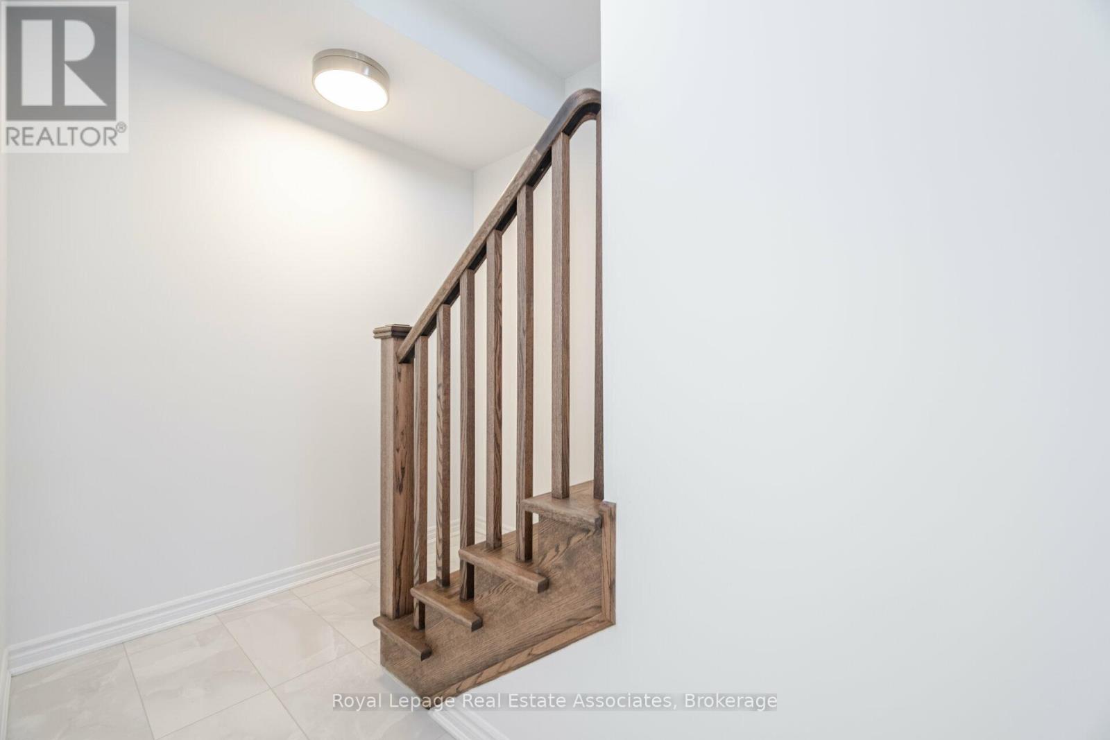 1226 Granary Street, Oakville, Ontario  L6H 7Y4 - Photo 5 - W12782550