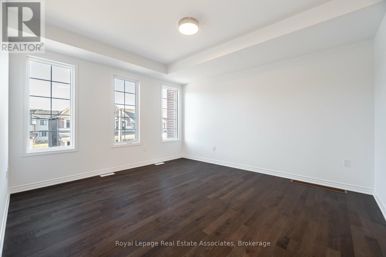 1226 Granary Street, Oakville, Ontario  L6H 7Y4 - Photo 9 - W12782550