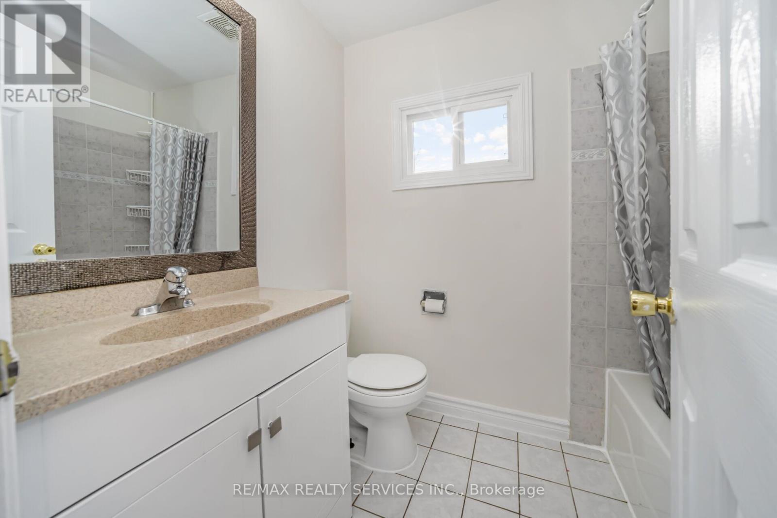 11 Juliette Square, Brampton (Northgate), Ontario  L6S 2M6 - Photo 25 - W12782620