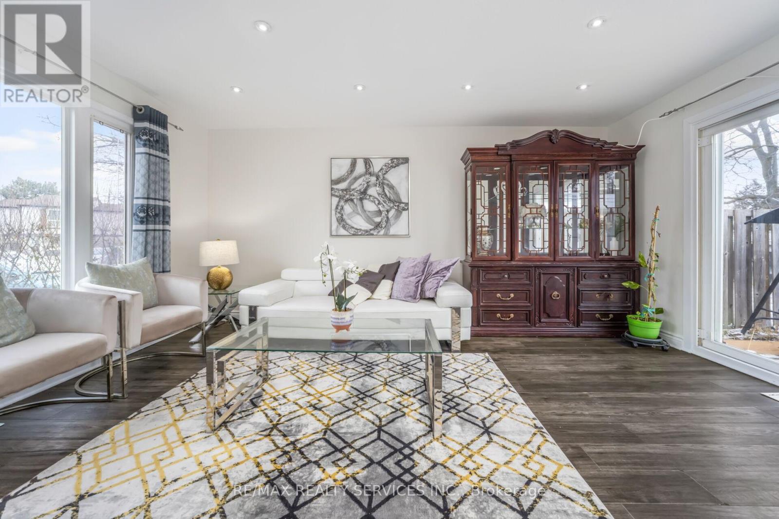 11 Juliette Square, Brampton (Northgate), Ontario  L6S 2M6 - Photo 9 - W12782620