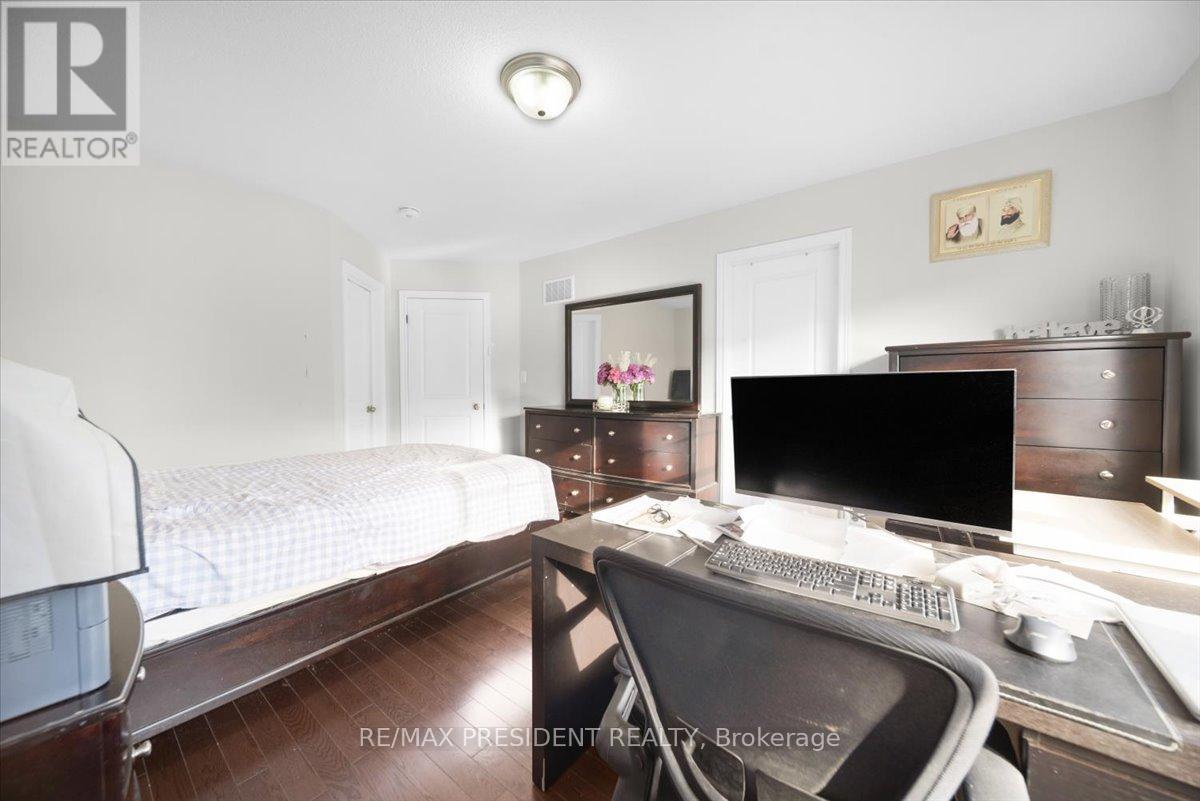 3 Dale Meadows Road, Brampton, Ontario  L7A 4Z9 - Photo 21 - W12782670