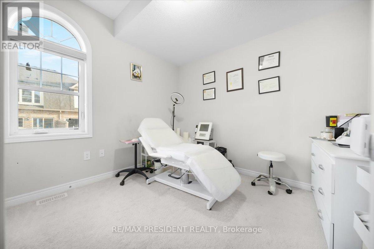 3 Dale Meadows Road, Brampton, Ontario  L7A 4Z9 - Photo 24 - W12782670