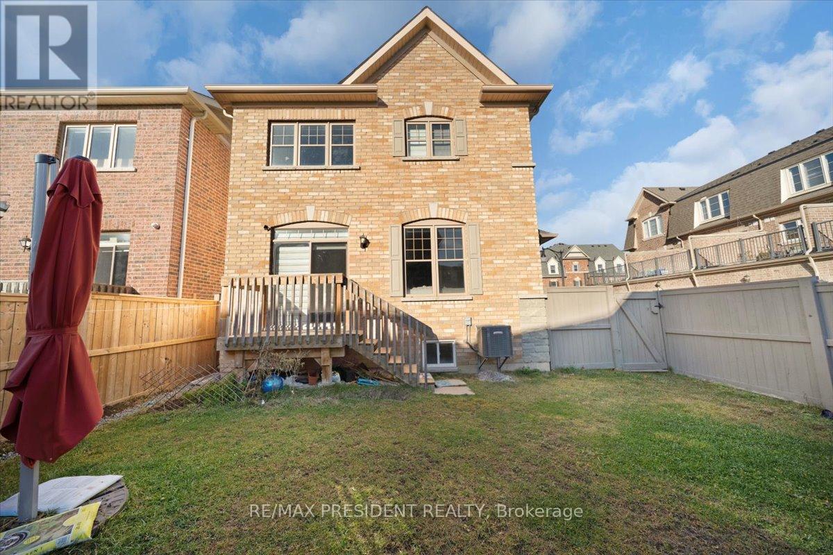 3 Dale Meadows Road, Brampton, Ontario  L7A 4Z9 - Photo 34 - W12782670