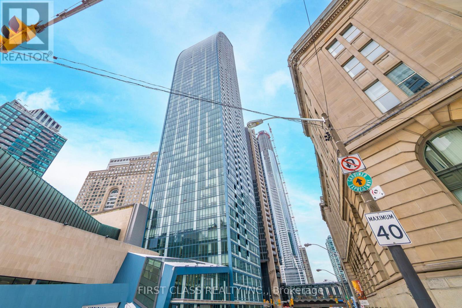 4308 - 8 The Esplanade Avenue, Toronto, Ontario  M5E 0A5 - Photo 1 - C12780706