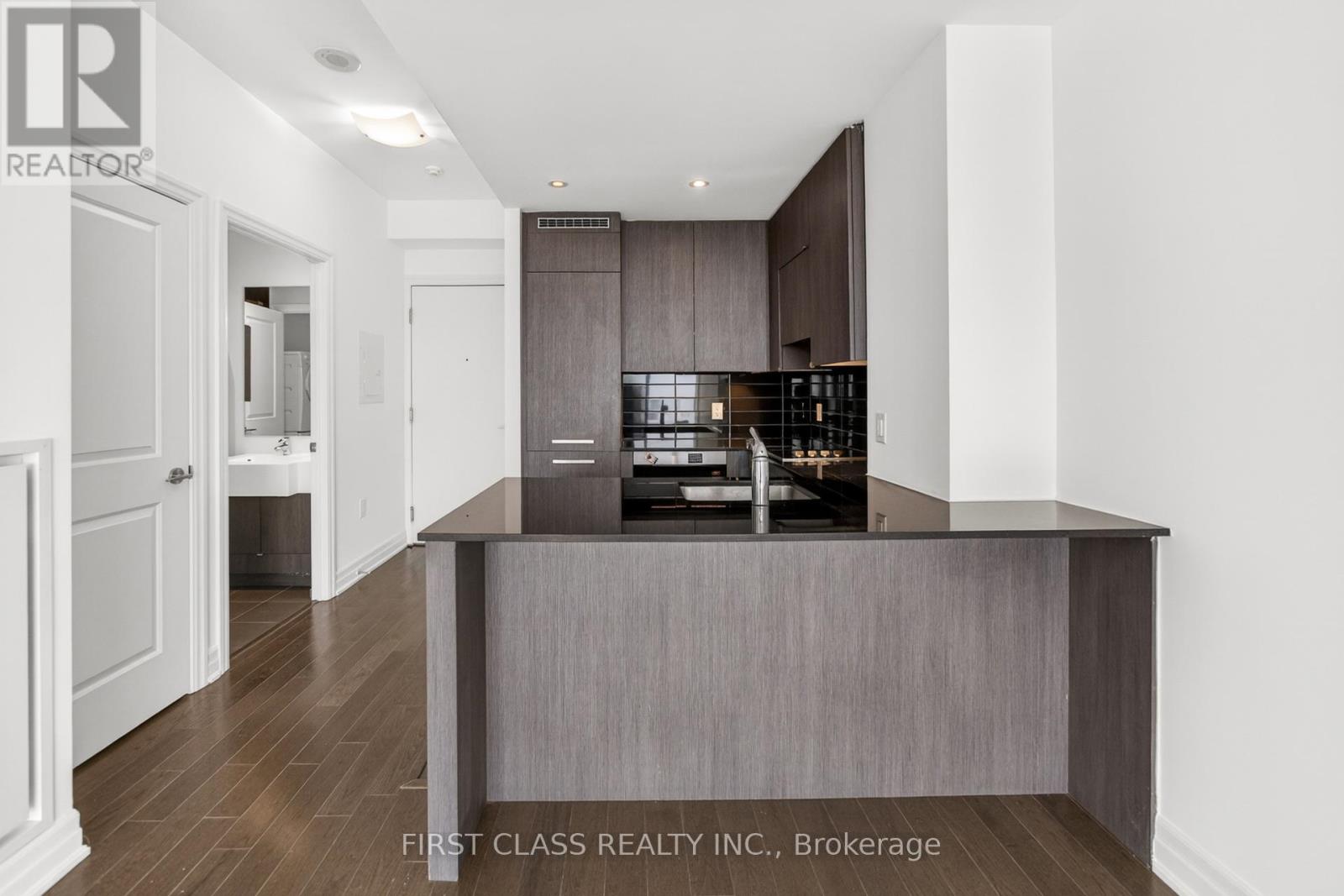 4308 - 8 The Esplanade Avenue, Toronto, Ontario  M5E 0A5 - Photo 12 - C12780706