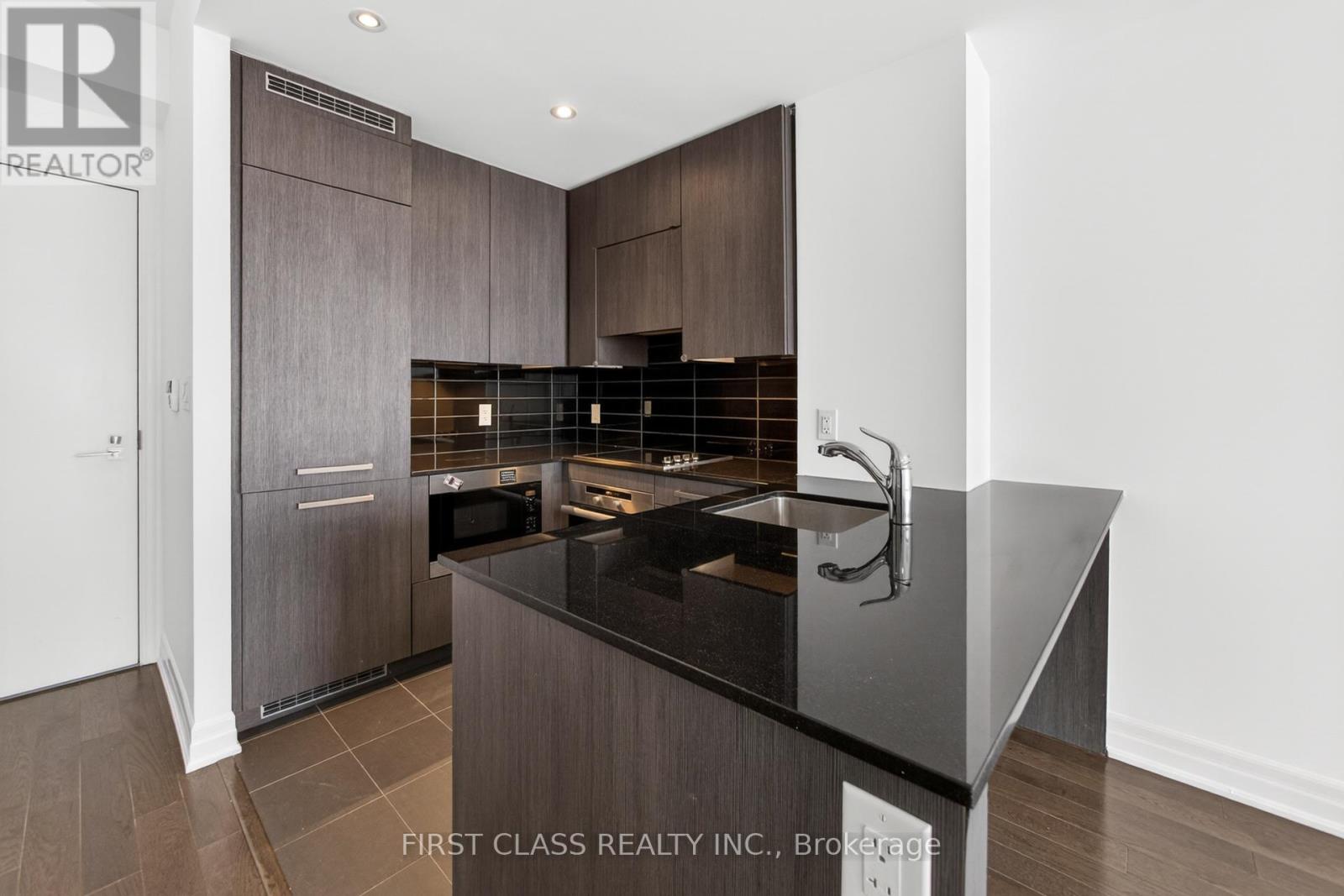 4308 - 8 The Esplanade Avenue, Toronto, Ontario  M5E 0A5 - Photo 11 - C12780706