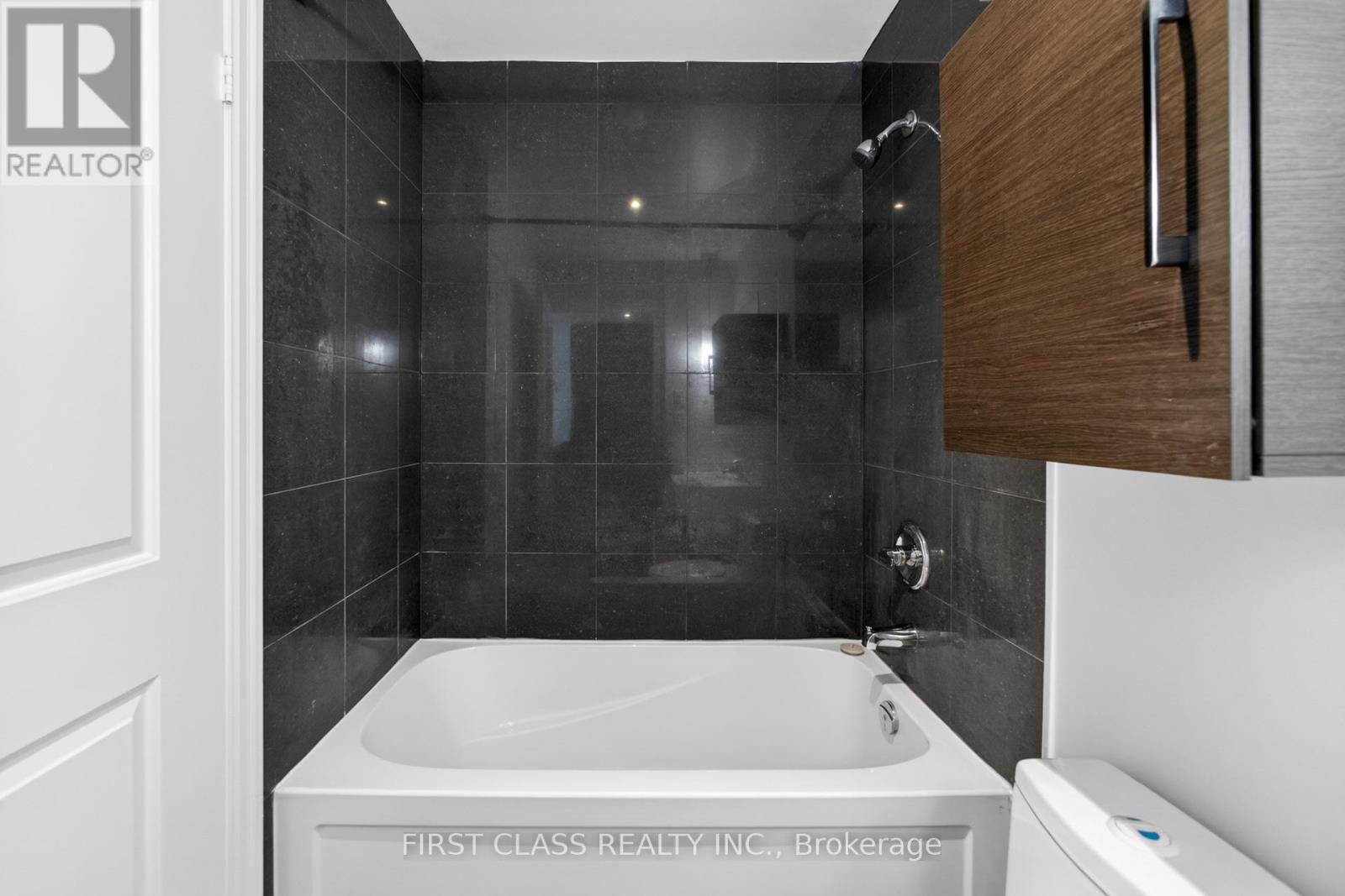 4308 - 8 The Esplanade Avenue, Toronto, Ontario  M5E 0A5 - Photo 24 - C12780706