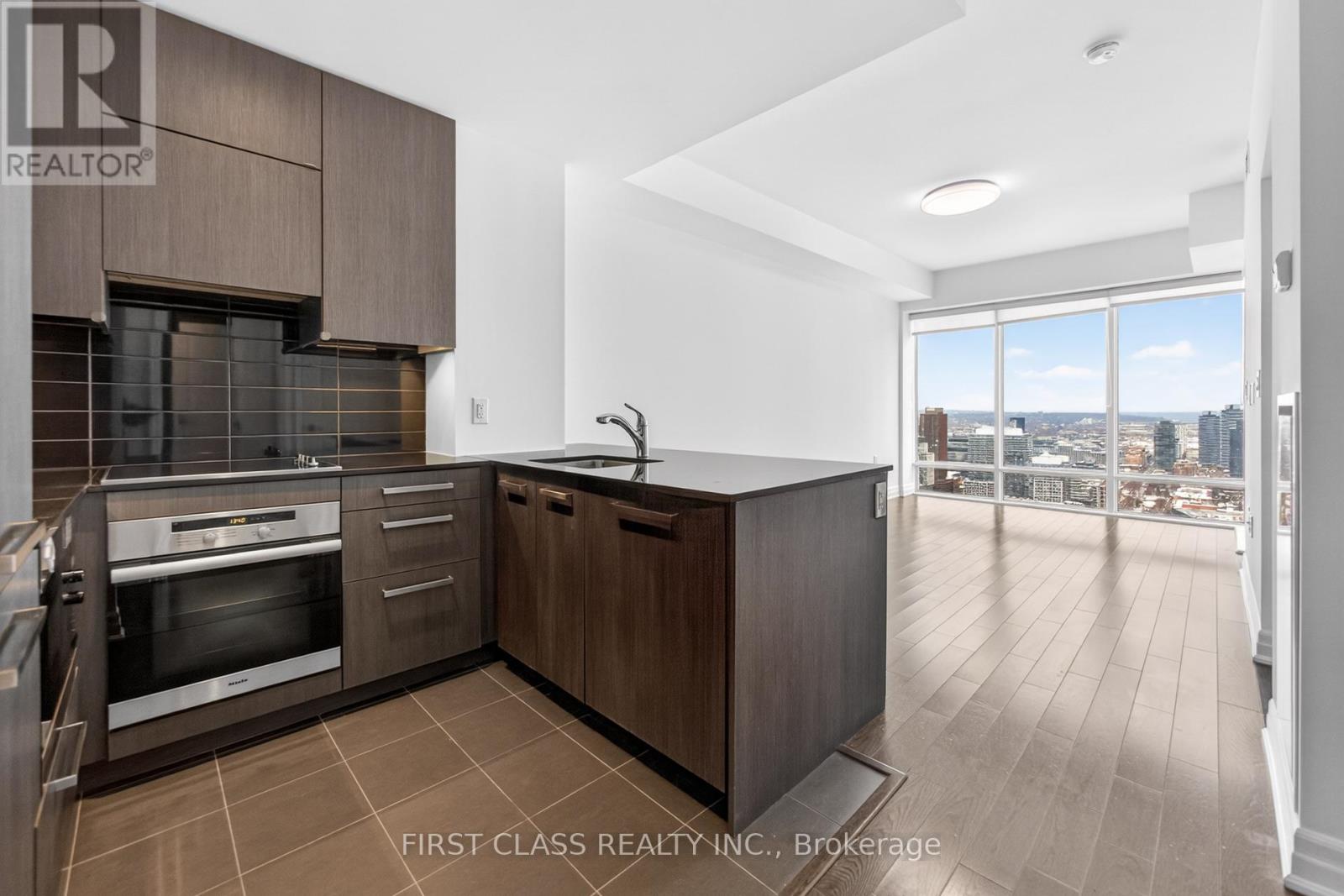 4308 - 8 The Esplanade Avenue, Toronto, Ontario  M5E 0A5 - Photo 3 - C12780706