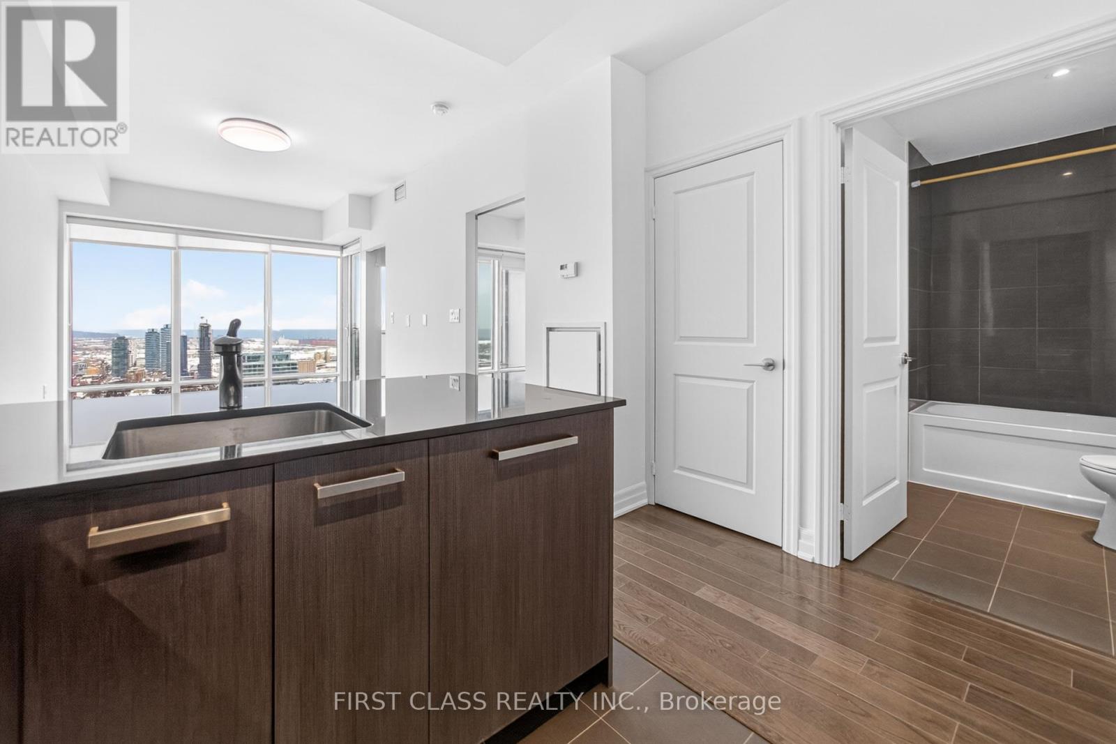 4308 - 8 The Esplanade Avenue, Toronto, Ontario  M5E 0A5 - Photo 5 - C12780706