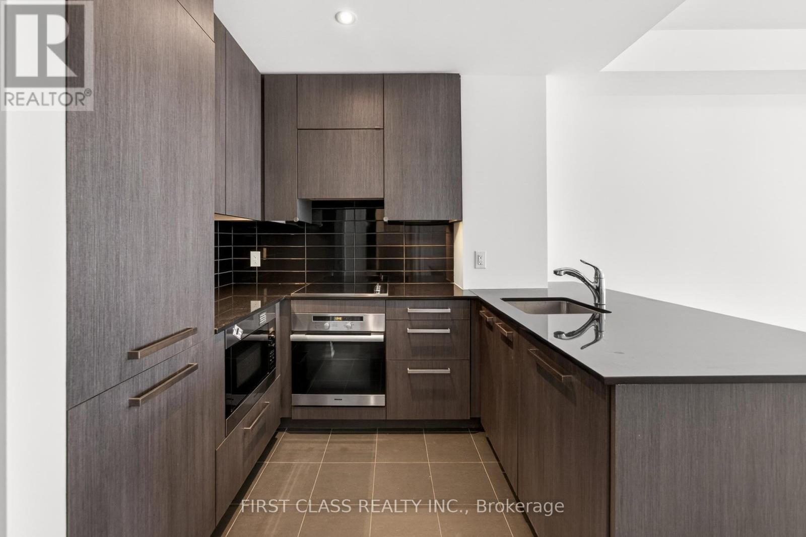 4308 - 8 The Esplanade Avenue, Toronto, Ontario  M5E 0A5 - Photo 9 - C12780706