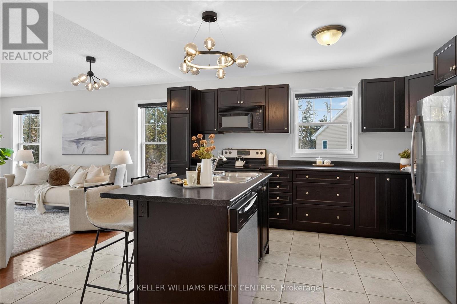 186 Bowen Drive, Peterborough, Ontario  K9H 0B9 - Photo 4 - X12782444