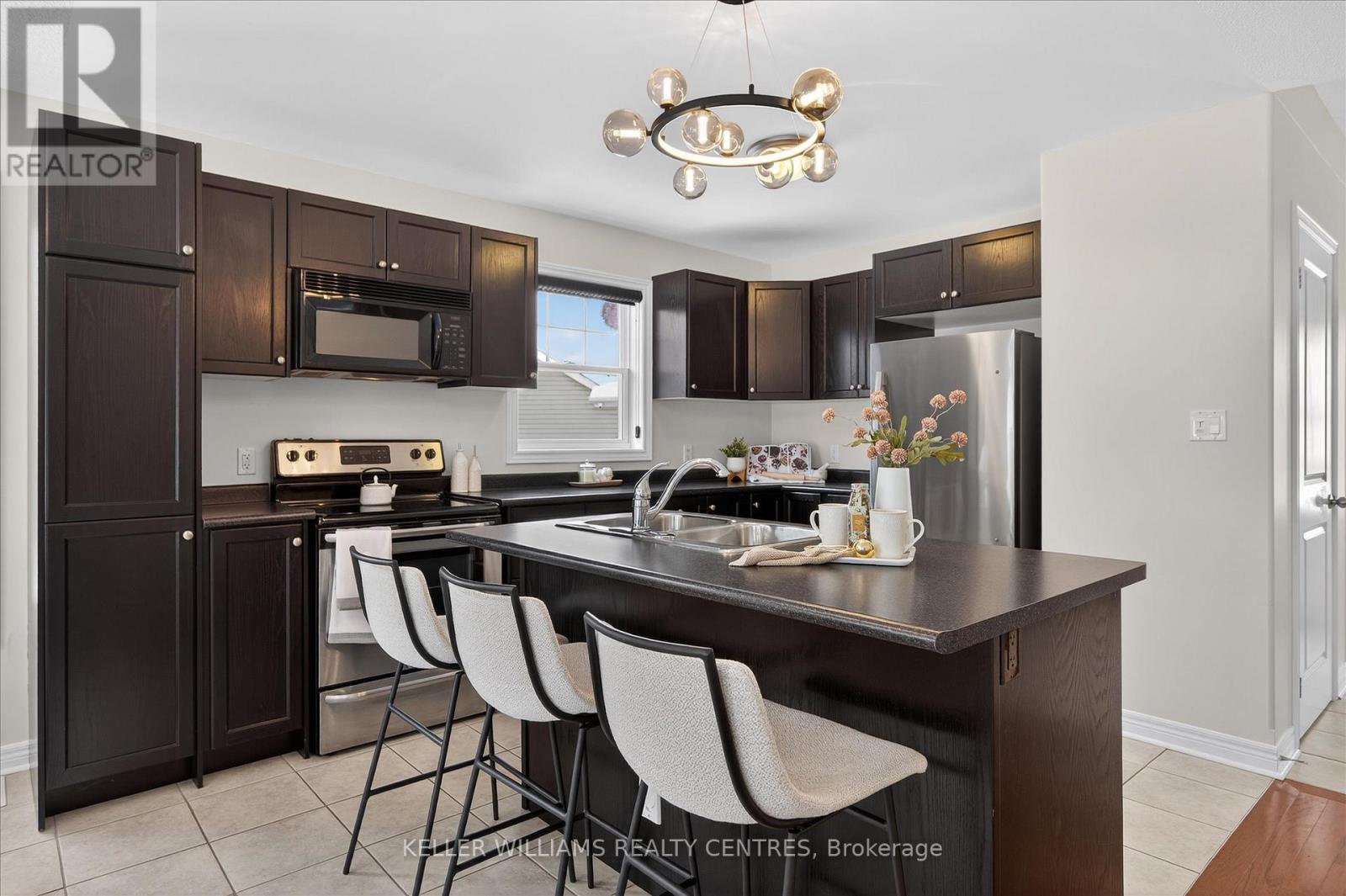 186 Bowen Drive, Peterborough, Ontario  K9H 0B9 - Photo 5 - X12782444