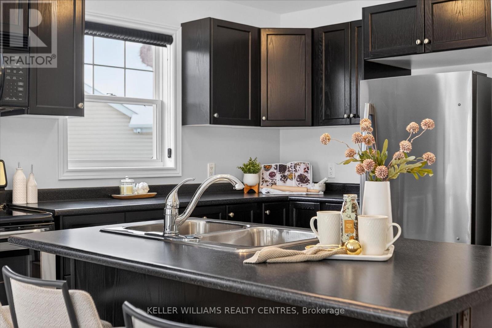 186 Bowen Drive, Peterborough, Ontario  K9H 0B9 - Photo 6 - X12782444