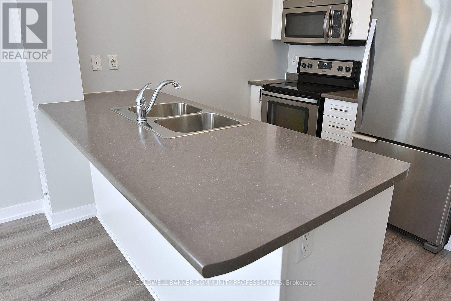 108 - 35 Southshore Crescent, Hamilton (Lakeshore), Ontario  L8E 0J2 - Photo 11 - X12782526