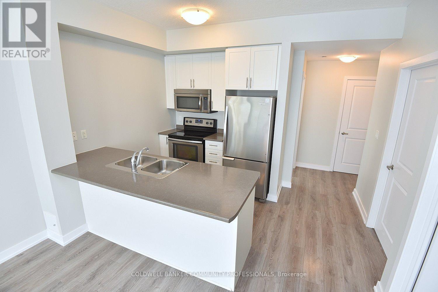 108 - 35 Southshore Crescent, Hamilton (Lakeshore), Ontario  L8E 0J2 - Photo 12 - X12782526