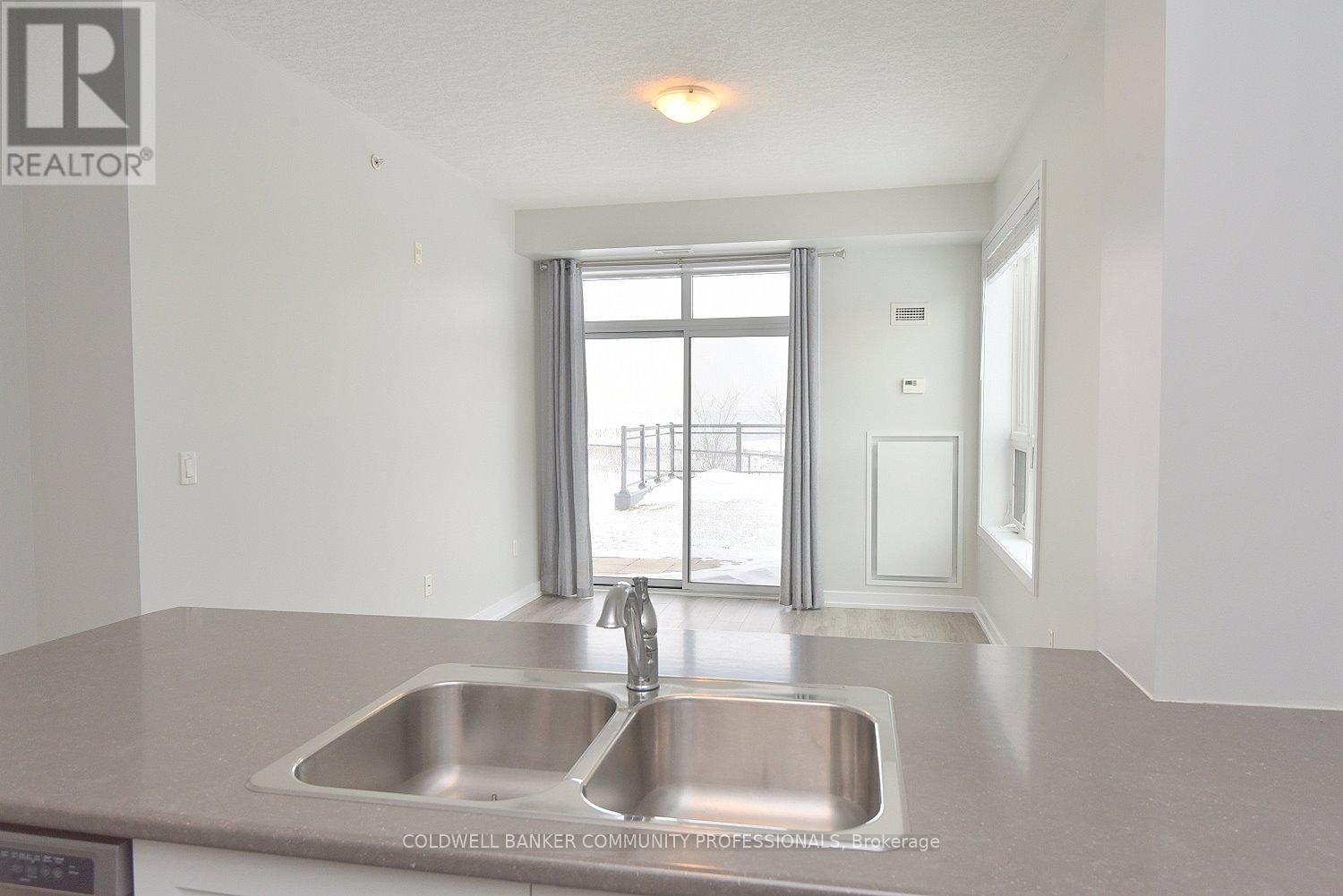 108 - 35 Southshore Crescent, Hamilton (Lakeshore), Ontario  L8E 0J2 - Photo 14 - X12782526