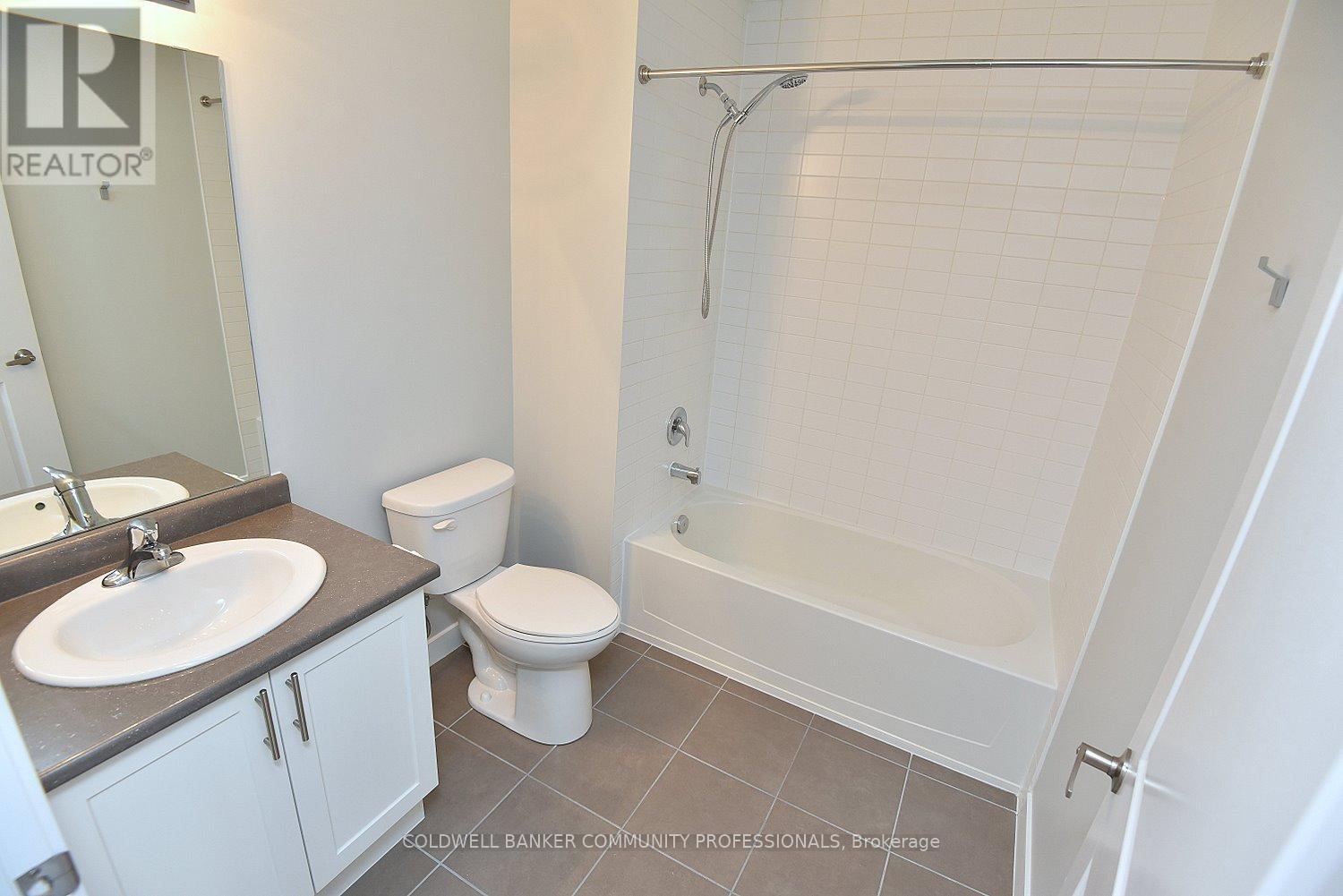 108 - 35 Southshore Crescent, Hamilton (Lakeshore), Ontario  L8E 0J2 - Photo 24 - X12782526