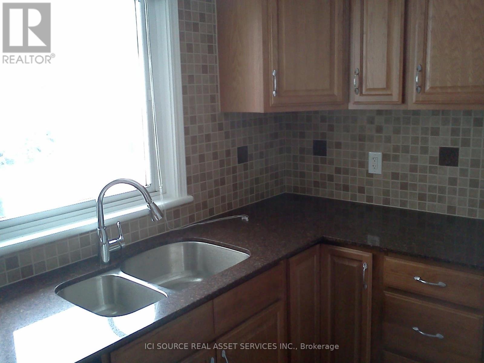 30 Sunnycrest Drive, Ottawa, Ontario  K2E 5Y2 - Photo 7 - X12782674