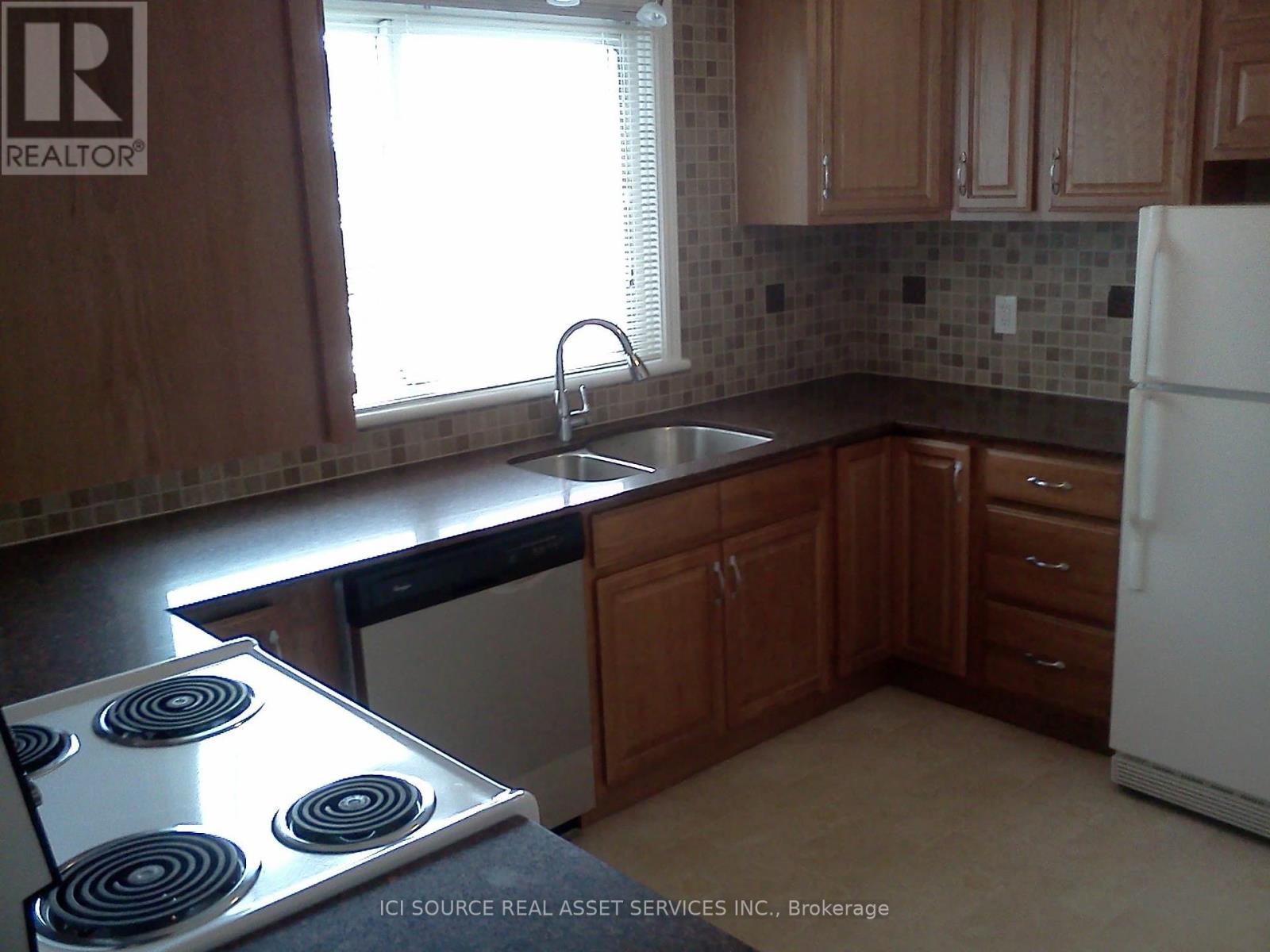 30 Sunnycrest Drive, Ottawa, Ontario  K2E 5Y2 - Photo 8 - X12782674