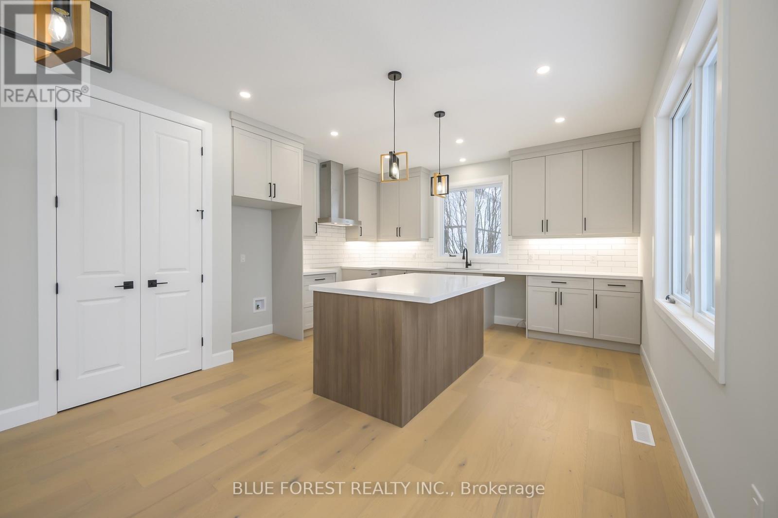 619 Lions Park Drive, Strathroy-Caradoc, Ontario  N0L 1W0 - Photo 7 - X12782726