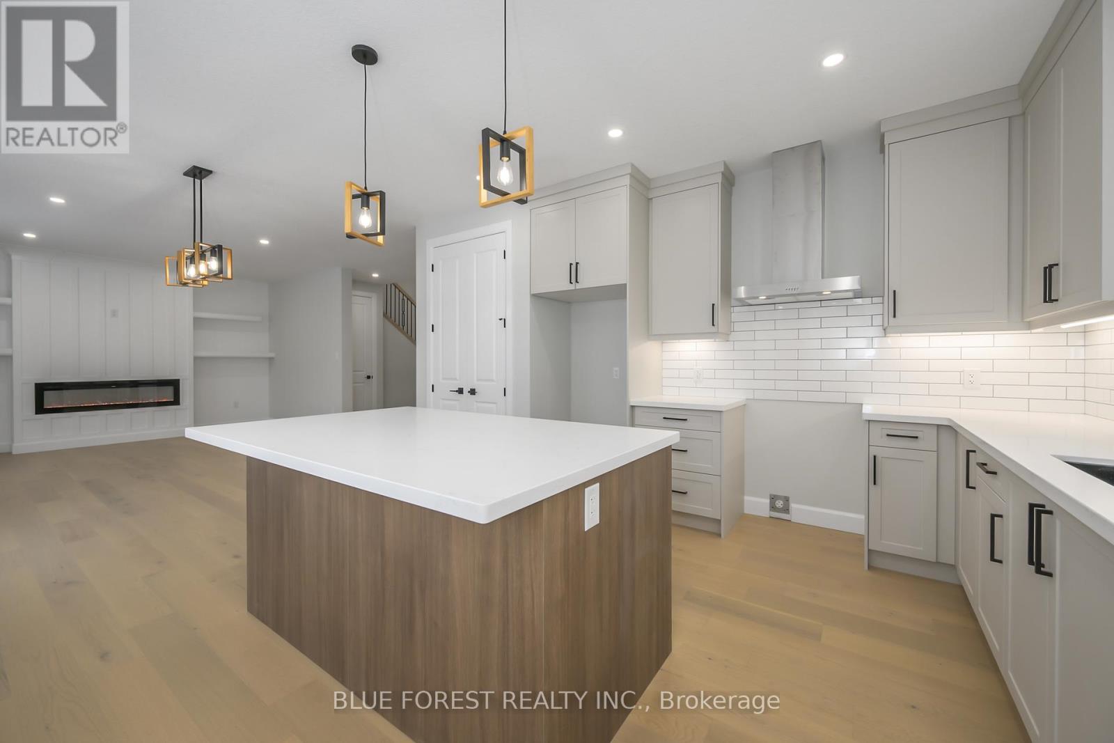 619 Lions Park Drive, Strathroy-Caradoc, Ontario  N0L 1W0 - Photo 8 - X12782726