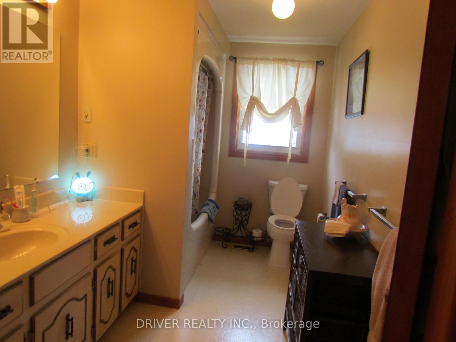 2081 Harrietsville Drive, Thames Centre, Ontario  N0L 1V0 - Photo 16 - X12782812