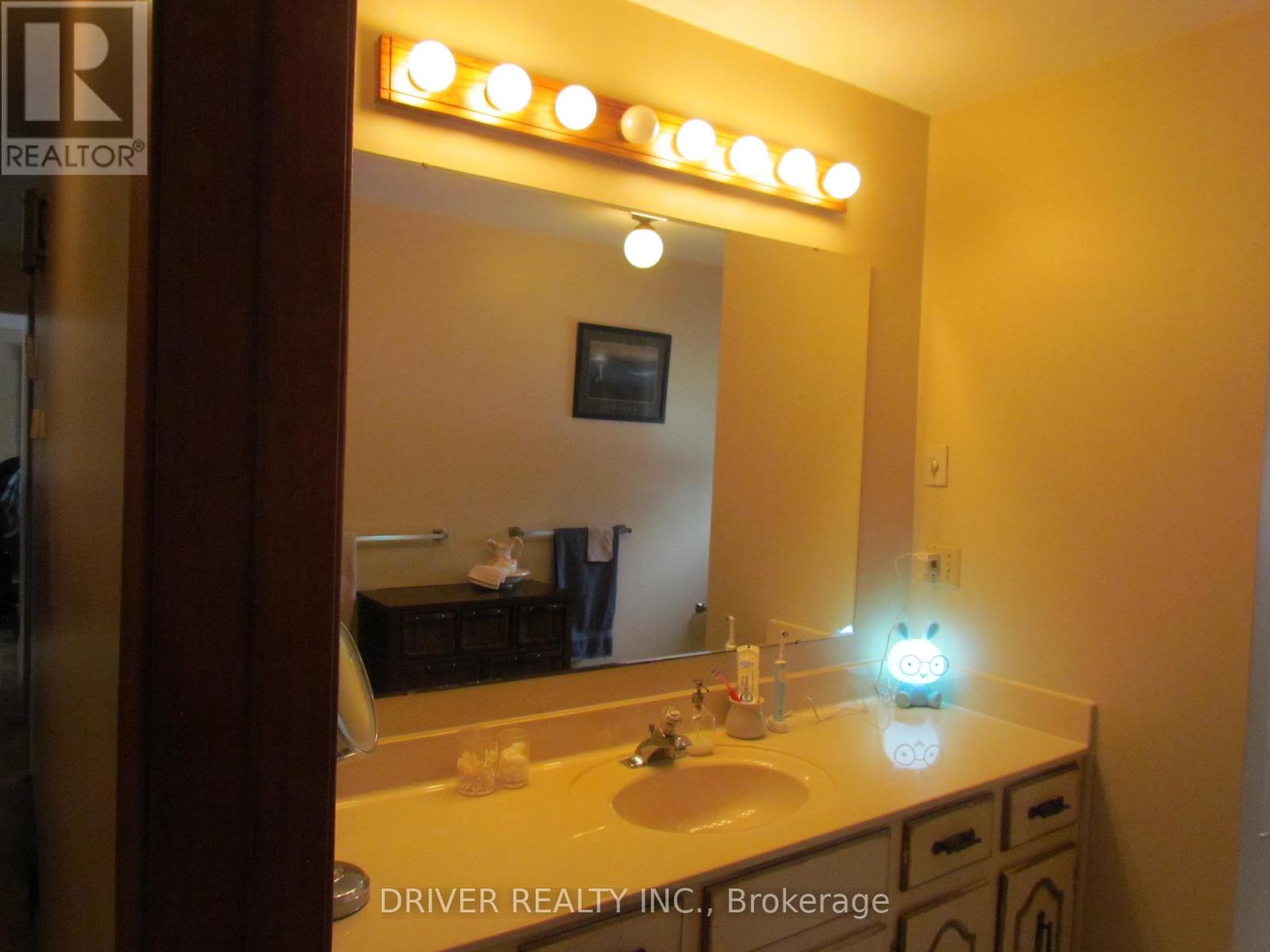 2081 Harrietsville Drive, Thames Centre, Ontario  N0L 1V0 - Photo 17 - X12782812