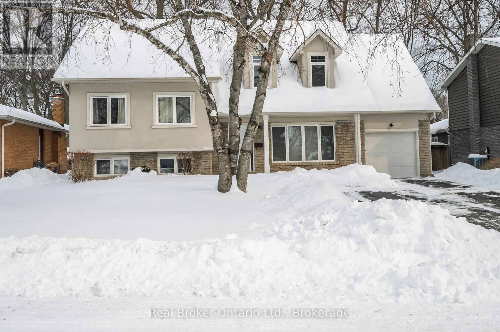 285 Surrey Drive, Oakville, Ontario  L6L 3T6 - Photo 3 - W12782844