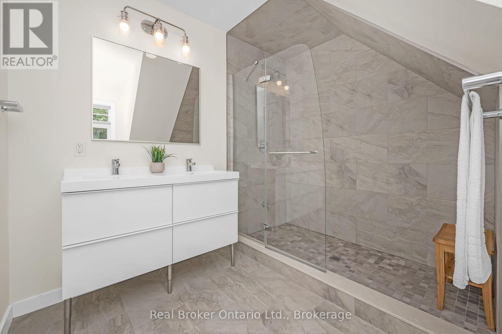 285 Surrey Drive, Oakville, Ontario  L6L 3T6 - Photo 34 - W12782844