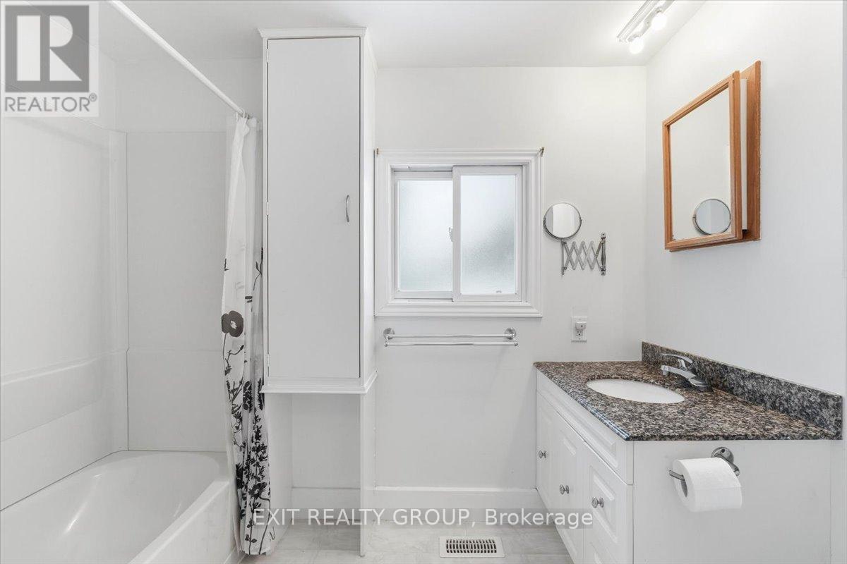 7 Arbour Lane, Quinte West (Sidney Ward), Ontario  K8N 4Z3 - Photo 17 - X12782776