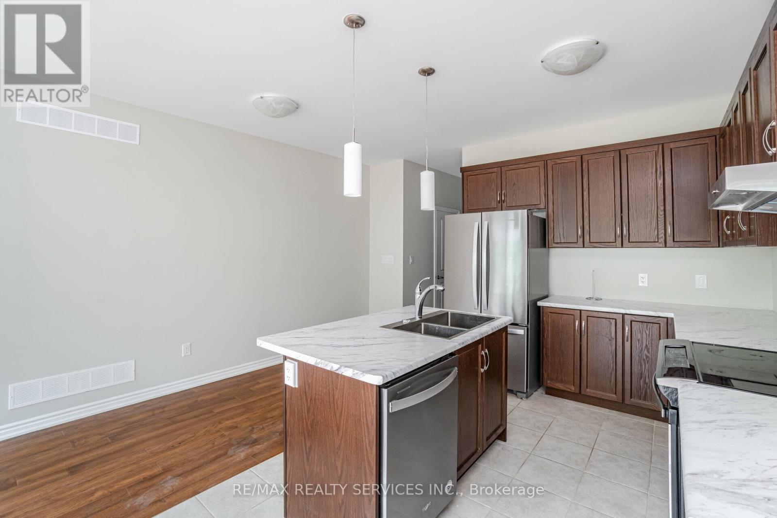 249 Louise Street, Welland, Ontario  L3B 0H8 - Photo 10 - X12781348