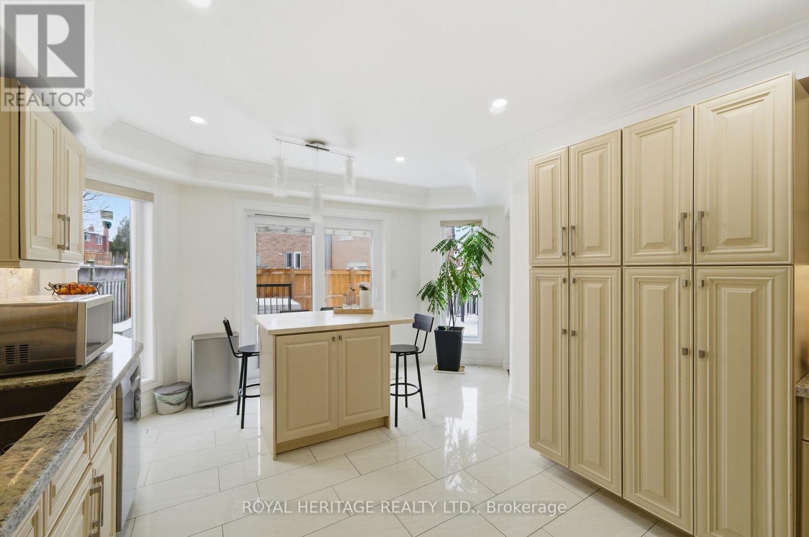 2201 Wildwood Crescent, Pickering (Brock Ridge), Ontario  L1X 2R6 - Photo 18 - E12781494